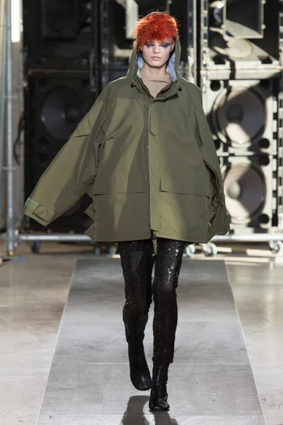 Look 28